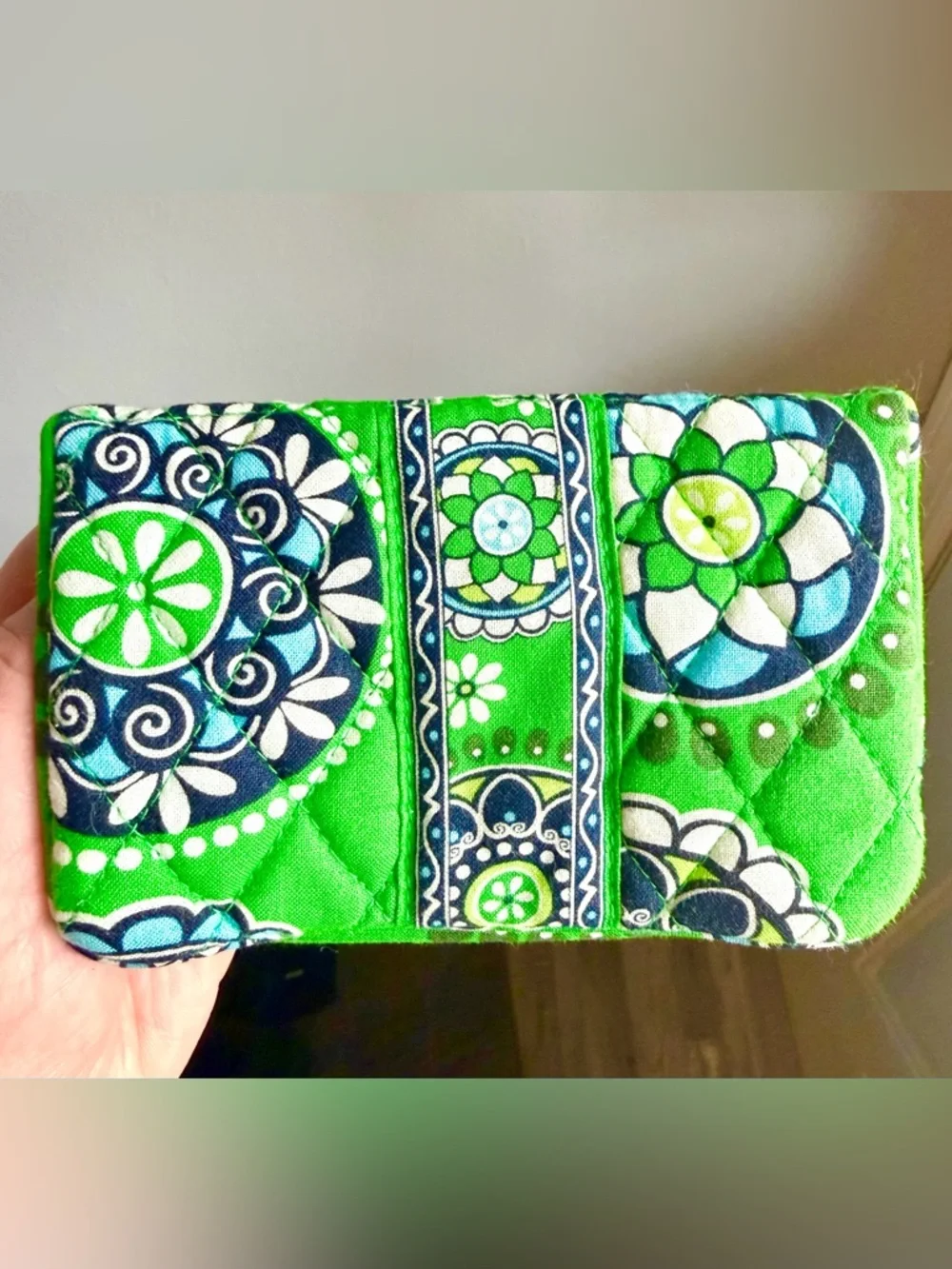Vera Bradley Green Medallion Quilted Floral Zip Wallet - Picture 1 of 5